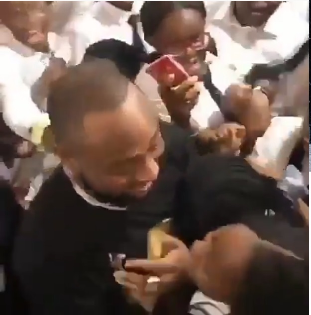 Davido mobbed