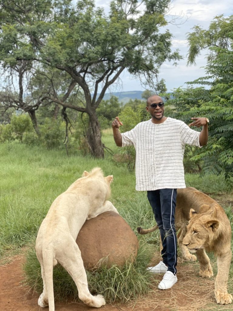 Omashola pose with Lion